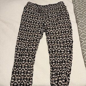 Old Navy Black and Cream Geometric Drawstring Pants
